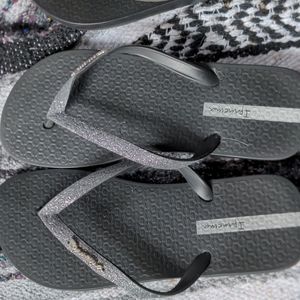 Black Ipanema sandals